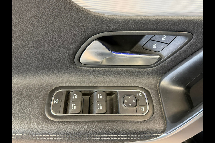 Mercedes-Benz A-Klasse 180 Business Solution AUT. PARKEERSENSOREN VOOR EN ACHTER CRUISE CONTROL STOELVERWARMING NAVI LDER