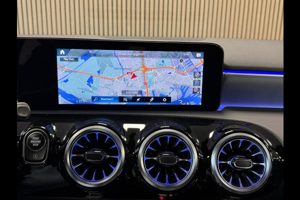 Mercedes-Benz A-Klasse 180 Business Solution AUT. PARKEERSENSOREN VOOR EN ACHTER CRUISE CONTROL STOELVERWARMING NAVI LDER