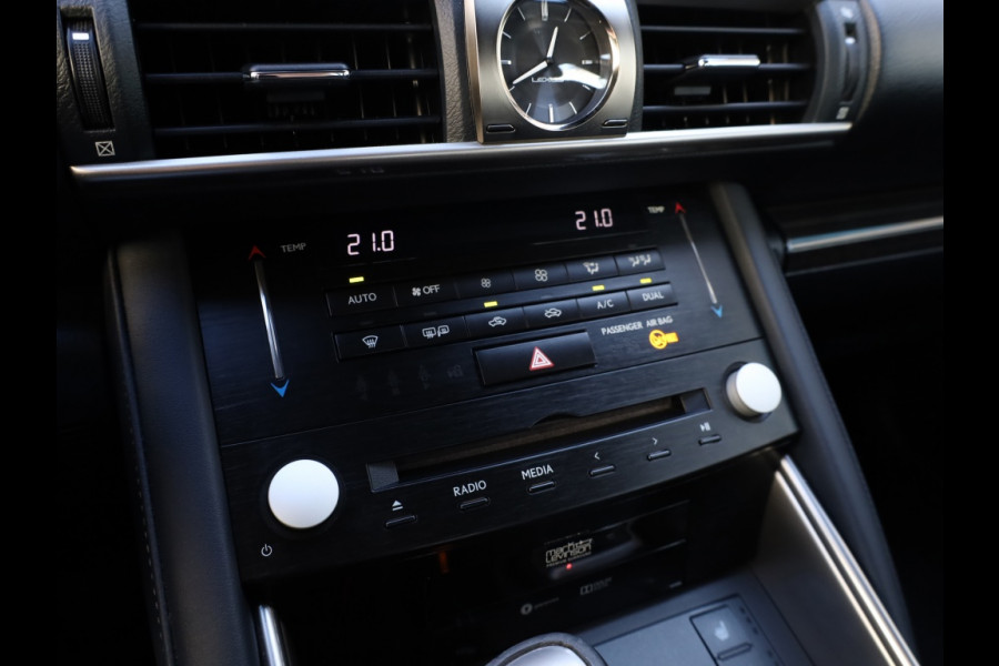 Lexus IS 300h Hybrid Luxury Line | Mark Levinson | Stoelventilatie | LED