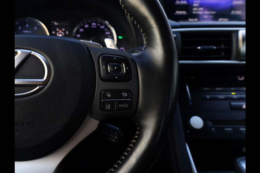 Lexus IS 300h Hybrid Luxury Line | Mark Levinson | Stoelventilatie | LED