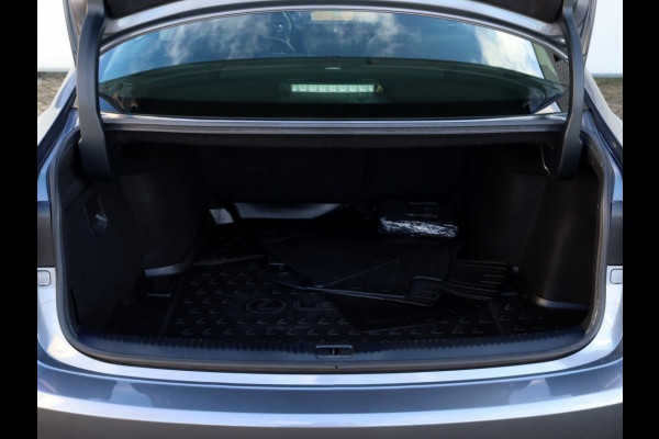Lexus IS 300h Hybrid Luxury Line | Mark Levinson | Stoelventilatie | LED