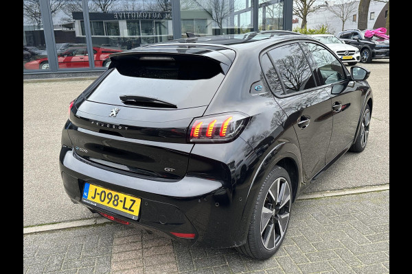 Peugeot e-208 EV GT 350 50 kWh VAN: 17.900,- VOOR: 15.877,- UW EINDEJAARSVOORDEEL: 2.023,- EURO | 3-fase laden | SOH 88% | Panoramadak | Adaptieve cruise control | Virtual cockpit | Stoelverwarming | Full options