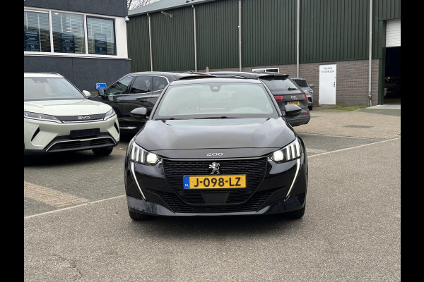 Peugeot e-208 EV GT 350 50 kWh VAN: 17.900,- VOOR: 15.877,- UW EINDEJAARSVOORDEEL: 2.023,- EURO | 3-fase laden | SOH 88% | Panoramadak | Adaptieve cruise control | Virtual cockpit | Stoelverwarming | Full options