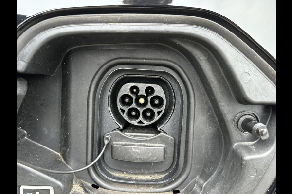 Peugeot e-208 EV GT 350 50 kWh VAN: 17.900,- VOOR: 15.877,- UW EINDEJAARSVOORDEEL: 2.023,- EURO | 3-fase laden | SOH 88% | Panoramadak | Adaptieve cruise control | Virtual cockpit | Stoelverwarming | Full options