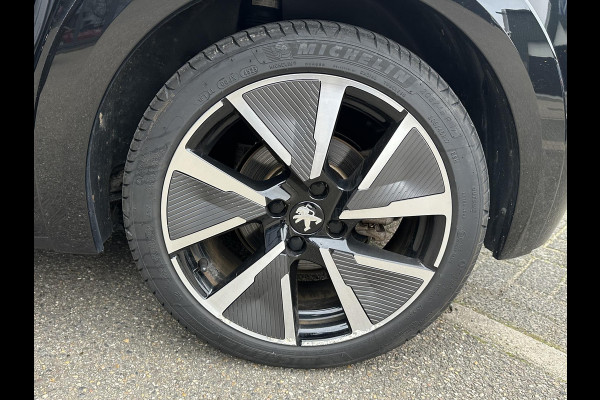 Peugeot e-208 EV GT 350 50 kWh VAN: 17.900,- VOOR: 15.877,- UW EINDEJAARSVOORDEEL: 2.023,- EURO | 3-fase laden | SOH 88% | Panoramadak | Adaptieve cruise control | Virtual cockpit | Stoelverwarming | Full options