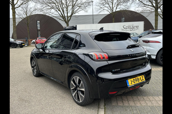Peugeot e-208 EV GT 350 50 kWh VAN: 17.900,- VOOR: 15.877,- UW EINDEJAARSVOORDEEL: 2.023,- EURO | 3-fase laden | SOH 88% | Panoramadak | Adaptieve cruise control | Virtual cockpit | Stoelverwarming | Full options
