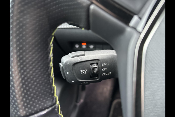 Peugeot e-208 EV GT 350 50 kWh VAN: 17.900,- VOOR: 15.877,- UW EINDEJAARSVOORDEEL: 2.023,- EURO | 3-fase laden | SOH 88% | Panoramadak | Adaptieve cruise control | Virtual cockpit | Stoelverwarming | Full options