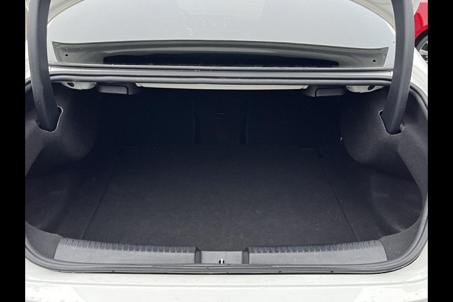 Mercedes-Benz CLA-Klasse 200 Business Solution AMG l 1e eigenaar | NL Auto  Panoramadak | Sfeerverlichting | Elektrische stoelen met geheugen | Camera | Apple CarPlay | Rijklaar geleverd met 12 maanden BOVAG-garantie