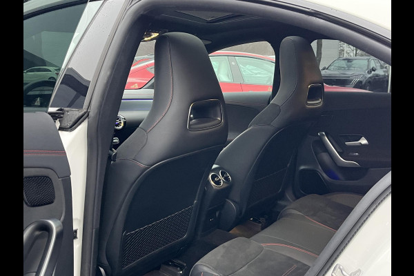 Mercedes-Benz CLA-Klasse 200 Business Solution AMG l 1e eigenaar | NL Auto  Panoramadak | Sfeerverlichting | Elektrische stoelen met geheugen | Camera | Apple CarPlay | Rijklaar geleverd met 12 maanden BOVAG-garantie