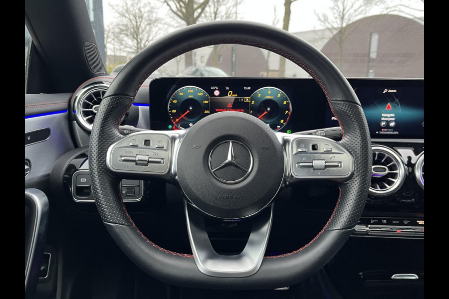 Mercedes-Benz CLA-Klasse 200 Business Solution AMG l 1e eigenaar | NL Auto  Panoramadak | Sfeerverlichting | Elektrische stoelen met geheugen | Camera | Apple CarPlay | Rijklaar geleverd met 12 maanden BOVAG-garantie