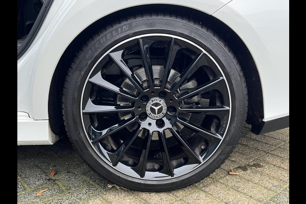 Mercedes-Benz CLA-Klasse 200 Business Solution AMG l 1e eigenaar | NL Auto  Panoramadak | Sfeerverlichting | Elektrische stoelen met geheugen | Camera | Apple CarPlay | Rijklaar geleverd met 12 maanden BOVAG-garantie