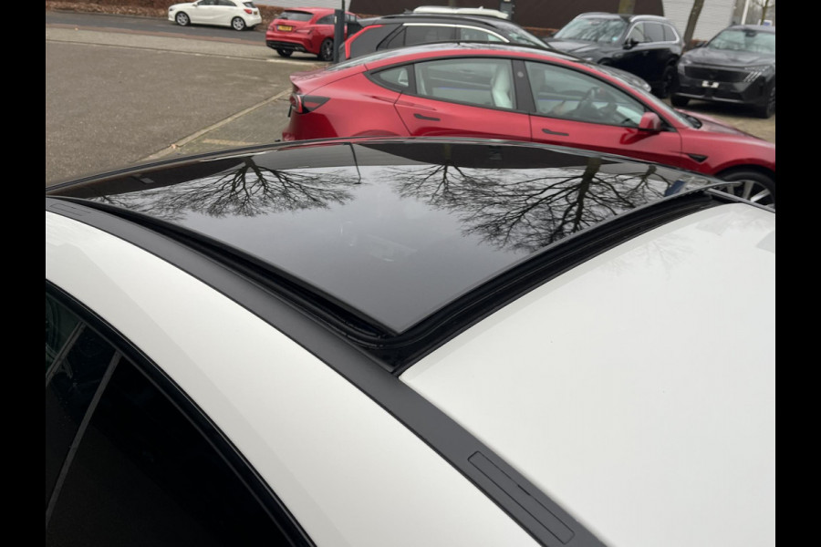 Mercedes-Benz CLA-Klasse 200 Business Solution AMG l 1e eigenaar | NL Auto  Panoramadak | Sfeerverlichting | Elektrische stoelen met geheugen | Camera | Apple CarPlay | Rijklaar geleverd met 12 maanden BOVAG-garantie