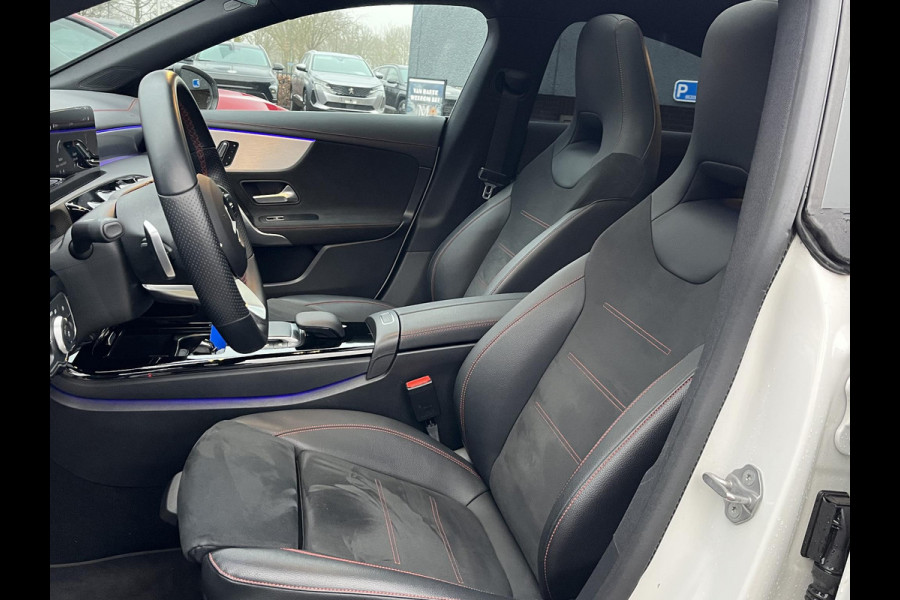 Mercedes-Benz CLA-Klasse 200 Business Solution AMG l 1e eigenaar | NL Auto  Panoramadak | Sfeerverlichting | Elektrische stoelen met geheugen | Camera | Apple CarPlay | Rijklaar geleverd met 12 maanden BOVAG-garantie