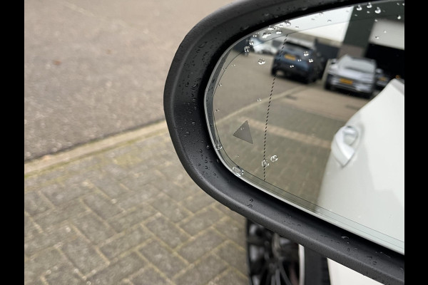 Mercedes-Benz CLA-Klasse 200 Business Solution AMG l 1e eigenaar | NL Auto  Panoramadak | Sfeerverlichting | Elektrische stoelen met geheugen | Camera | Apple CarPlay | Rijklaar geleverd met 12 maanden BOVAG-garantie