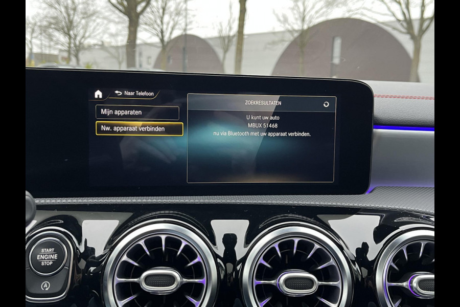 Mercedes-Benz CLA-Klasse 200 Business Solution AMG l 1e eigenaar | NL Auto  Panoramadak | Sfeerverlichting | Elektrische stoelen met geheugen | Camera | Apple CarPlay | Rijklaar geleverd met 12 maanden BOVAG-garantie