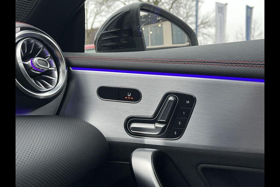 Mercedes-Benz CLA-Klasse 200 Business Solution AMG l 1e eigenaar | NL Auto  Panoramadak | Sfeerverlichting | Elektrische stoelen met geheugen | Camera | Apple CarPlay | Rijklaar geleverd met 12 maanden BOVAG-garantie
