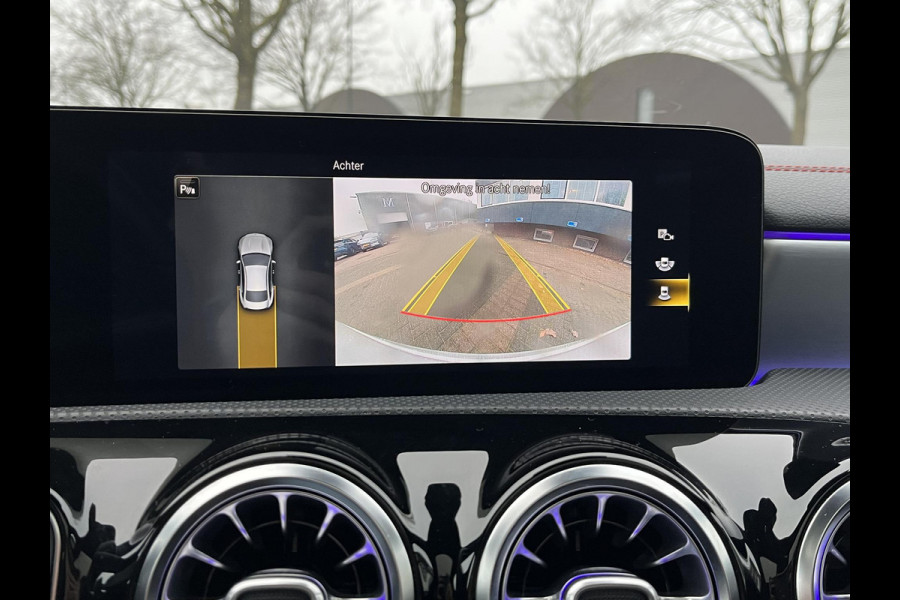 Mercedes-Benz CLA-Klasse 200 Business Solution AMG l 1e eigenaar | NL Auto  Panoramadak | Sfeerverlichting | Elektrische stoelen met geheugen | Camera | Apple CarPlay | Rijklaar geleverd met 12 maanden BOVAG-garantie