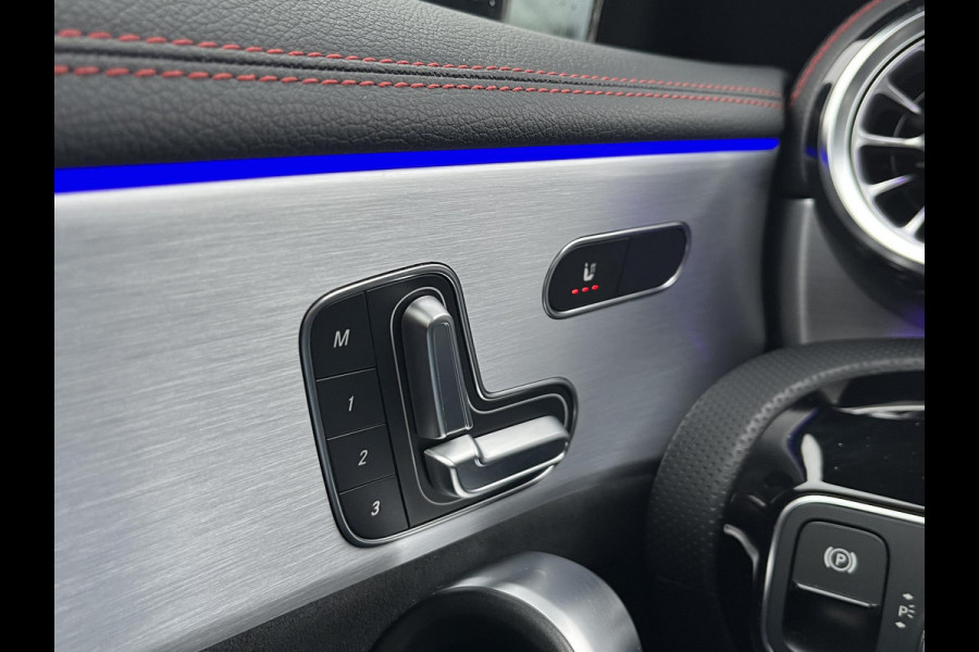Mercedes-Benz CLA-Klasse 200 Business Solution AMG l 1e eigenaar | NL Auto  Panoramadak | Sfeerverlichting | Elektrische stoelen met geheugen | Camera | Apple CarPlay | Rijklaar geleverd met 12 maanden BOVAG-garantie