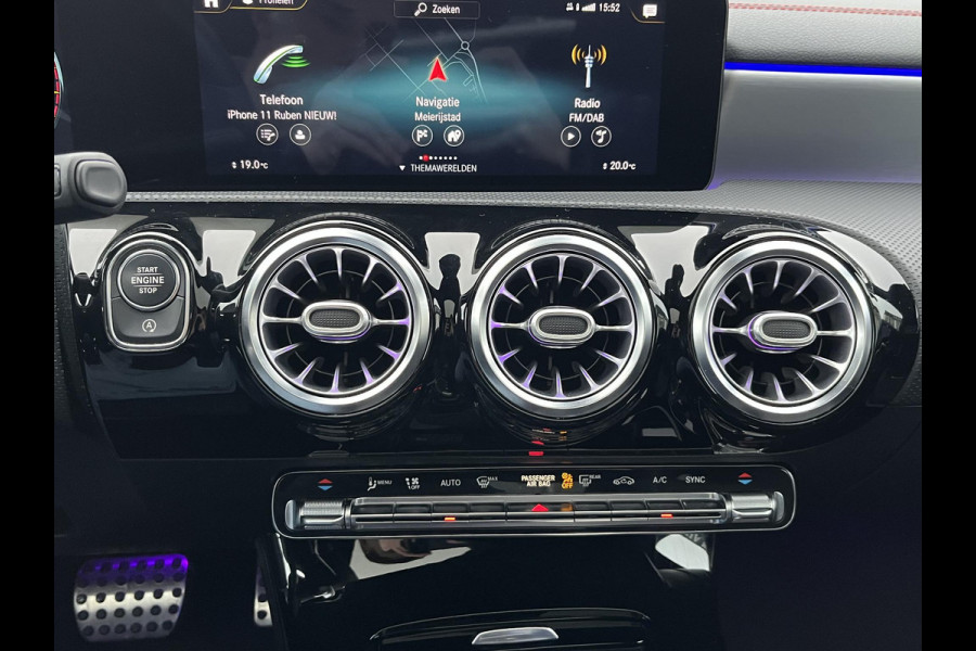 Mercedes-Benz CLA-Klasse 200 Business Solution AMG l 1e eigenaar | NL Auto  Panoramadak | Sfeerverlichting | Elektrische stoelen met geheugen | Camera | Apple CarPlay | Rijklaar geleverd met 12 maanden BOVAG-garantie