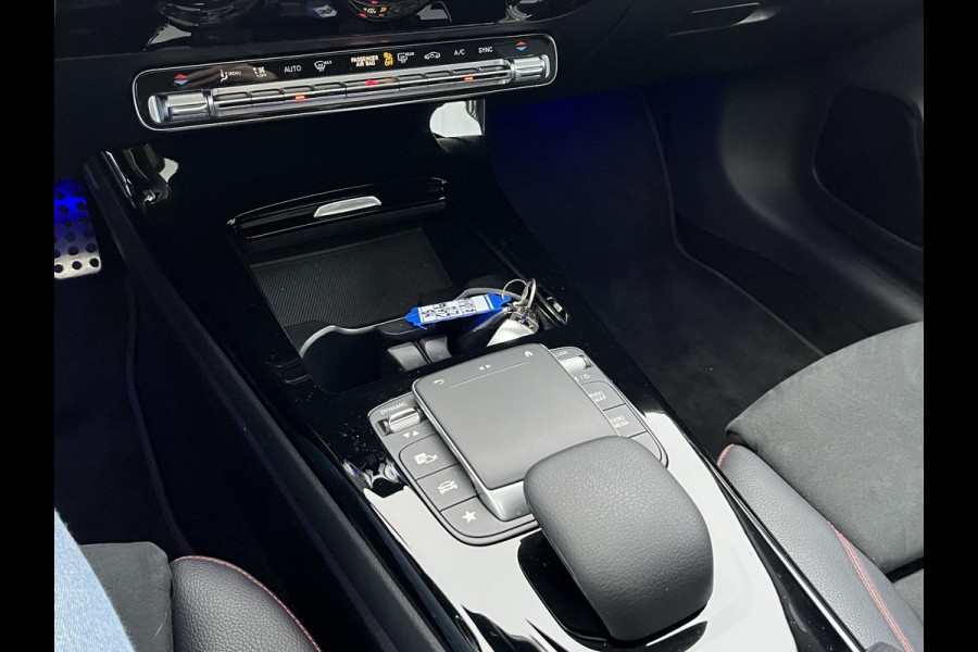 Mercedes-Benz CLA-Klasse 200 Business Solution AMG l 1e eigenaar | NL Auto  Panoramadak | Sfeerverlichting | Elektrische stoelen met geheugen | Camera | Apple CarPlay | Rijklaar geleverd met 12 maanden BOVAG-garantie