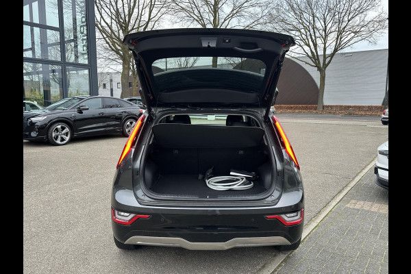 Kia Niro EV ExecutiveLine 64.8 kWh VAN: €31.900,- VOOR: €29.877,- UW EINDEJAARSVOORDEEL: €2.023|10 JAAR GARANTIE| PANO| STOEL+ STUURVERWARMING|ELEK. ACHTERKLEP|  STOELVENTILATIE| ACHTERBANK VERWARMD| MEM. STOEL| HEAD-UP|