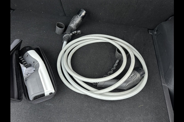 Kia Niro EV ExecutiveLine 64.8 kWh VAN: €31.900,- VOOR: €29.877,- UW EINDEJAARSVOORDEEL: €2.023|10 JAAR GARANTIE| PANO| STOEL+ STUURVERWARMING|ELEK. ACHTERKLEP|  STOELVENTILATIE| ACHTERBANK VERWARMD| MEM. STOEL| HEAD-UP|
