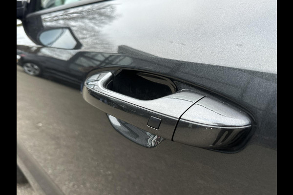 Kia Niro EV ExecutiveLine 64.8 kWh VAN: €31.900,- VOOR: €29.877,- UW EINDEJAARSVOORDEEL: €2.023|10 JAAR GARANTIE| PANO| STOEL+ STUURVERWARMING|ELEK. ACHTERKLEP|  STOELVENTILATIE| ACHTERBANK VERWARMD| MEM. STOEL| HEAD-UP|