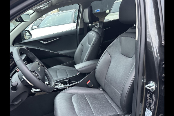 Kia Niro EV ExecutiveLine 64.8 kWh VAN: €31.900,- VOOR: €29.877,- UW EINDEJAARSVOORDEEL: €2.023|10 JAAR GARANTIE| PANO| STOEL+ STUURVERWARMING|ELEK. ACHTERKLEP|  STOELVENTILATIE| ACHTERBANK VERWARMD| MEM. STOEL| HEAD-UP|