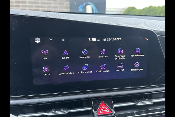 Kia Niro EV ExecutiveLine 64.8 kWh VAN: €31.900,- VOOR: €29.877,- UW EINDEJAARSVOORDEEL: €2.023|10 JAAR GARANTIE| PANO| STOEL+ STUURVERWARMING|ELEK. ACHTERKLEP|  STOELVENTILATIE| ACHTERBANK VERWARMD| MEM. STOEL| HEAD-UP|