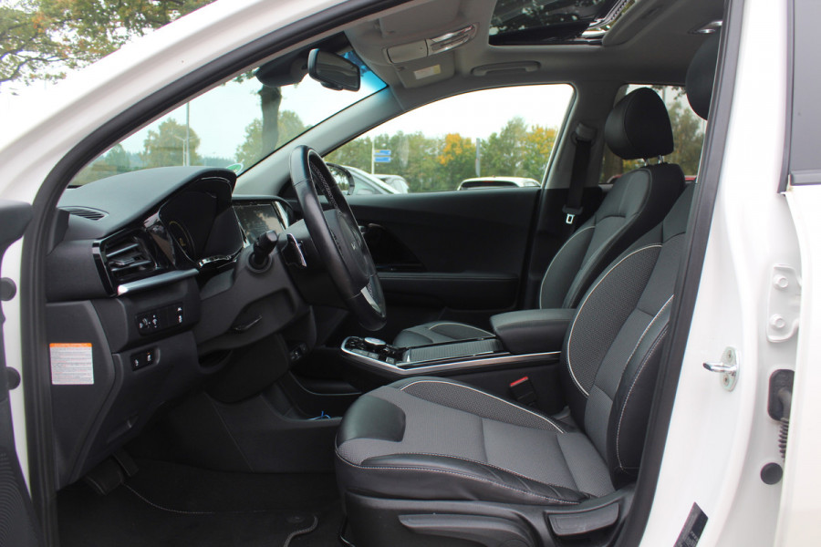 Kia e-Niro DynamicPlusLine 64 kWh / SoH 97.3% / Camera / Schuifdak / Leder / Keyless / Navigatie / Dodehoek / DAB / Cruise Control