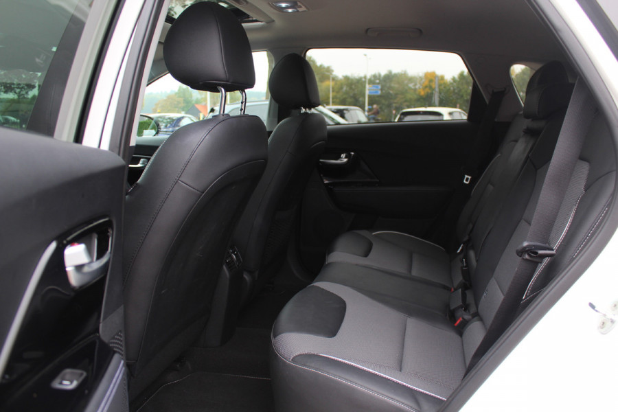Kia e-Niro DynamicPlusLine 64 kWh / SoH 97.3% / Camera / Schuifdak / Leder / Keyless / Navigatie / Dodehoek / DAB / Cruise Control