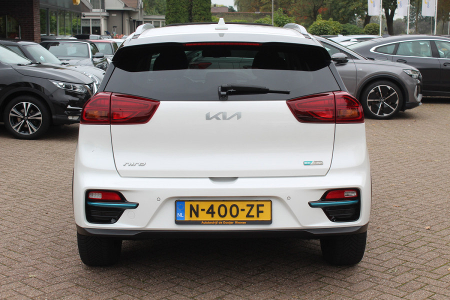 Kia e-Niro DynamicPlusLine 64 kWh / SoH 97.3% / Camera / Schuifdak / Leder / Keyless / Navigatie / Dodehoek / DAB / Cruise Control
