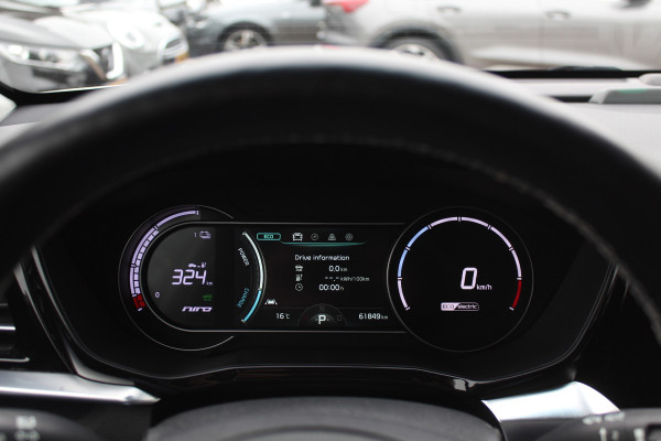 Kia e-Niro DynamicPlusLine 64 kWh / SoH 97.3% / Camera / Schuifdak / Leder / Keyless / Navigatie / Dodehoek / DAB / Cruise Control