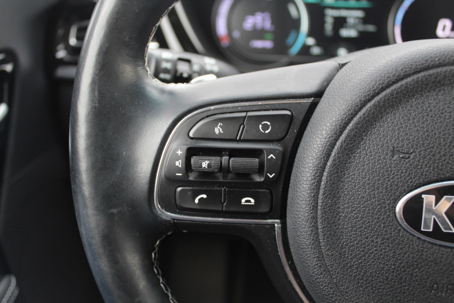 Kia e-Niro DynamicPlusLine 64 kWh / SoH 97.3% / Camera / Schuifdak / Leder / Keyless / Navigatie / Dodehoek / DAB / Cruise Control