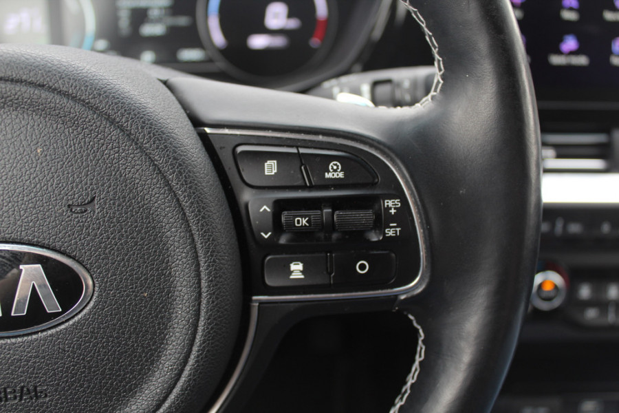 Kia e-Niro DynamicPlusLine 64 kWh / SoH 97.3% / Camera / Schuifdak / Leder / Keyless / Navigatie / Dodehoek / DAB / Cruise Control