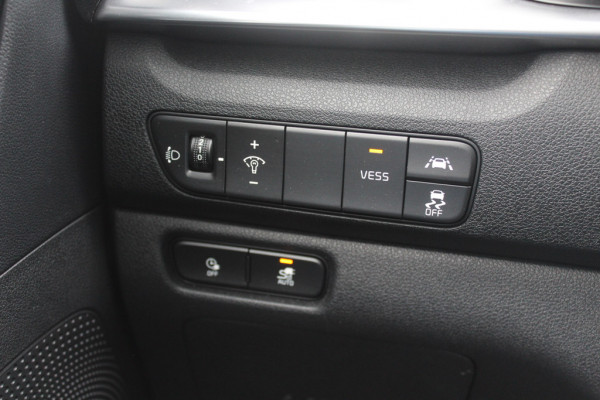 Kia e-Niro DynamicPlusLine 64 kWh / SoH 97.3% / Camera / Schuifdak / Leder / Keyless / Navigatie / Dodehoek / DAB / Cruise Control