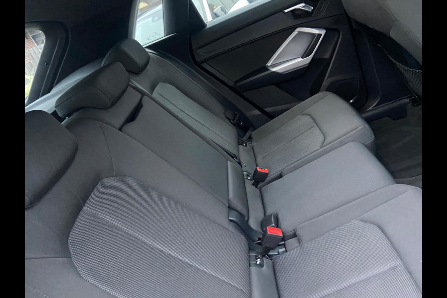 Audi Q3 45E TFSI S-LINE/AUT/CAMERA/MATRIX/BLINDSPOT/LANE/VIRTUAL