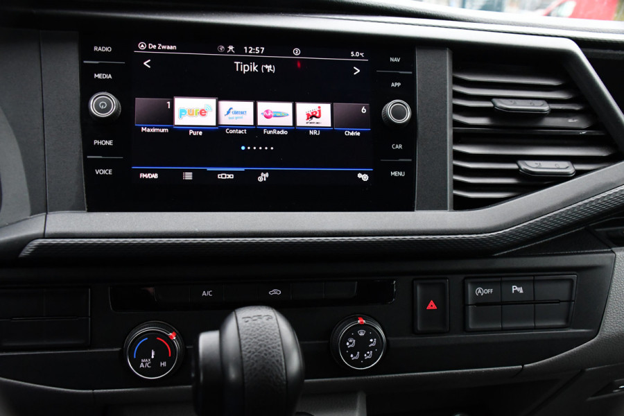 Volkswagen Transporter 2.0 TDI L2H1 DC Highline Adaptieve Cruise, Camera, Carplay, LED, 150pk, Automaat, Multimedia, Trekhaak, Uniek!