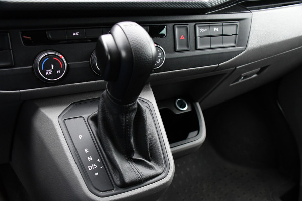 Volkswagen Transporter 2.0 TDI L2H1 DC Highline Adaptieve Cruise, Camera, Carplay, LED, 150pk, Automaat, Multimedia, Trekhaak, Uniek!