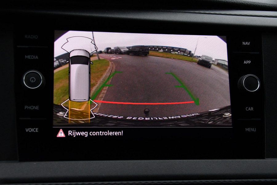 Volkswagen Transporter 2.0 TDI L2H1 DC Highline Adaptieve Cruise, Camera, Carplay, LED, 150pk, Automaat, Multimedia, Trekhaak, Uniek!