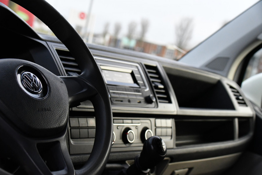 Volkswagen Transporter 2.0 TDI L2H1 DC Edition Cruise, Sensoren, Trekhaak, Airco, 85pk, Radio, Direct leverbaar!