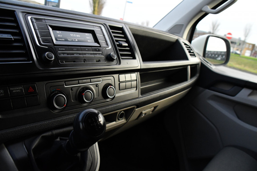 Volkswagen Transporter 2.0 TDI L2H1 DC Edition Cruise, Sensoren, Trekhaak, Airco, 85pk, Radio, Direct leverbaar!