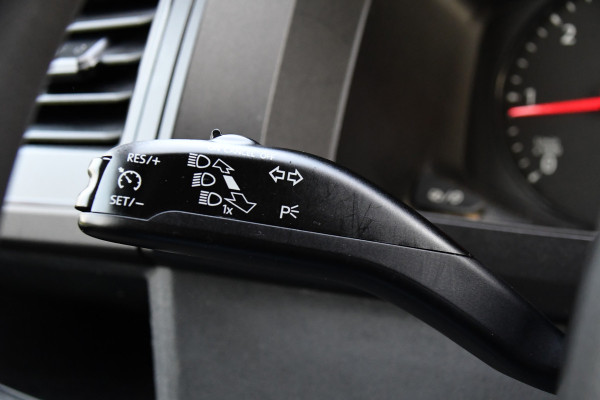 Volkswagen Transporter 2.0 TDI L2H1 DC Edition Cruise, Sensoren, Trekhaak, Airco, 85pk, Radio, Direct leverbaar!