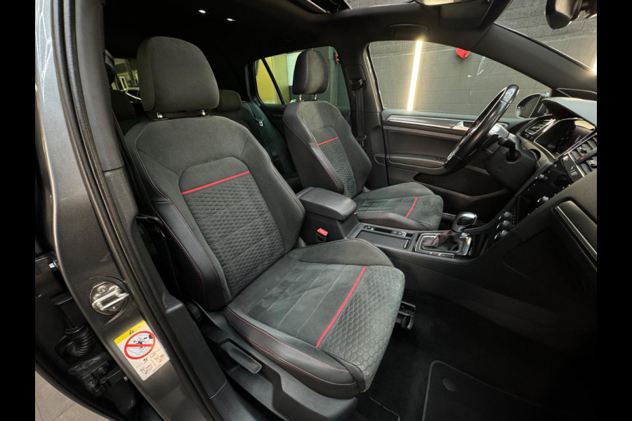 Volkswagen Golf 2.0 TSI GTI Performance Pano|Dynaudio|DCC|Dodehoek|ACC|Lane Assist|Camera|ParkPilot|Standkachel|Sfeer|Stoelver