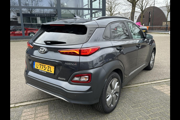 Hyundai Kona EV Fashion 64 kWh 100% SOH| DEALER ONDERHOUDEN | ZEER NETTE AUTO. | DODE HOEK| KRELL PREMIUM AUDIO| HEAD-UP | CAMERA|
