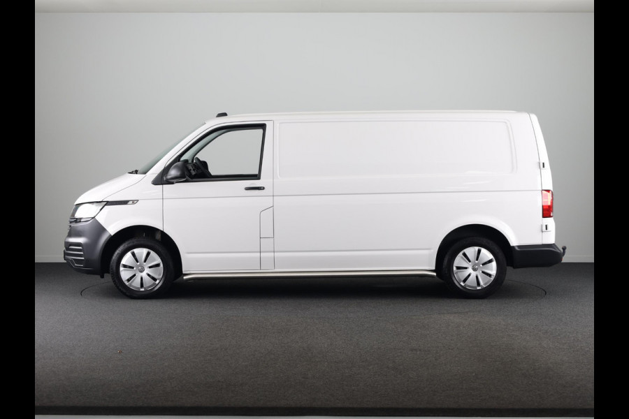 Volkswagen Transporter 2.0 TDI L2H3 28 110 pk | Verlengde garantie | Navigatie via App | Trekhaak | Parkeersensoren achter | Cruise control |