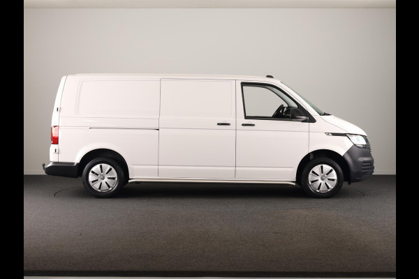 Volkswagen Transporter 2.0 TDI L2H3 28 110 pk | Verlengde garantie | Navigatie via App | Trekhaak | Parkeersensoren achter | Cruise control |