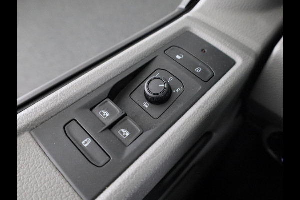 Volkswagen Transporter 2.0 TDI L2H3 28 110 pk | Verlengde garantie | Navigatie via App | Trekhaak | Parkeersensoren achter | Cruise control |