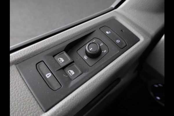 Volkswagen Transporter Bestelwagen L2 28 2.0 TDI 110 pk | Verlengde garantie | Navigatie via App | Trekhaak | Parkeersensoren achter | Cruise control |