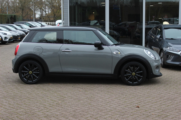 MINI Mini Electric Charged 33 kWh / SOH 95.1% / Camera / Head-up / Leder / Harman Kardon / Keyless / 17'' / CarPlay / Stoelverwarming / Matrix LED / DAB / Cruise Control